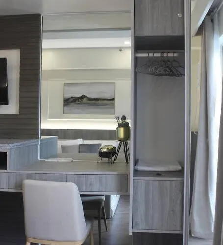 Compact Near Ayala W Wifi Balcony *