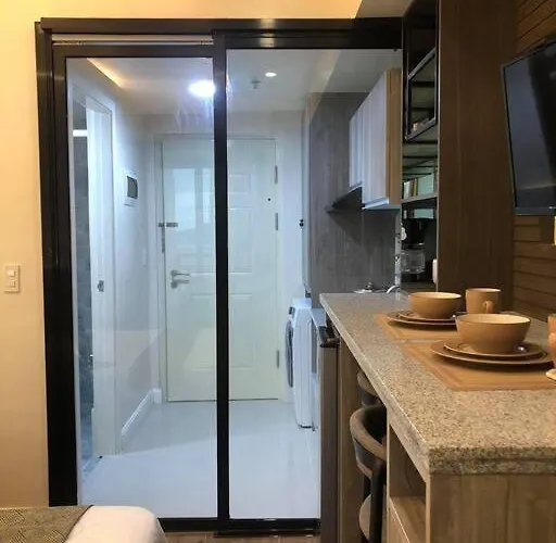 Apartment Compact Near Ayala W Wifi Balcony