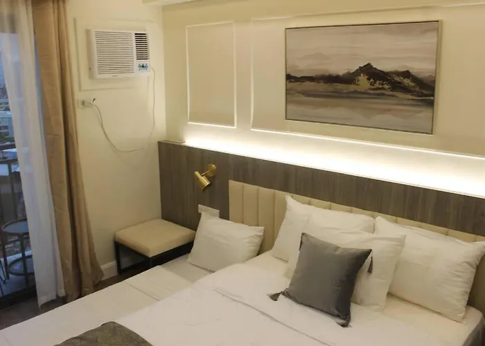 Compact Near Ayala W Wifi Balcony *