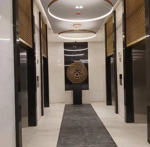 Compact Near Ayala W Wifi Balcony