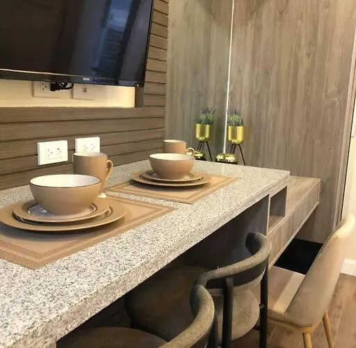Apartment Compact Near Ayala W Wifi Balcony