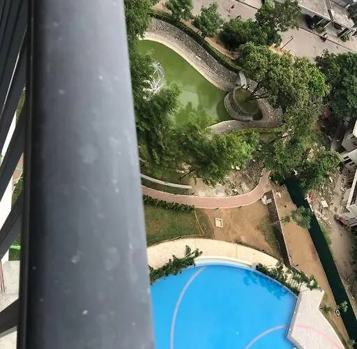 Apartment Compact Near Ayala W Wifi Balcony