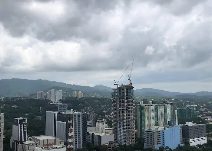 Apartment Compact Near Ayala W Wifi Balcony *