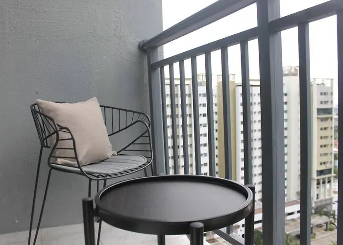 Compact Near Ayala W Wifi Balcony *