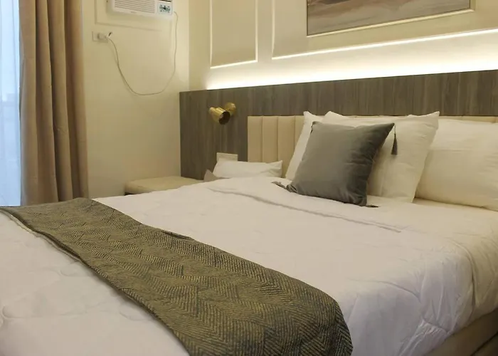 Compact Near Ayala W Wifi Balcony *