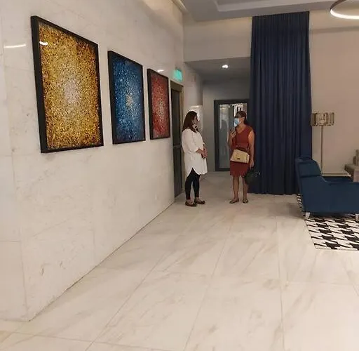 Compact Near Ayala W Wifi Balcony Apartment Cebu