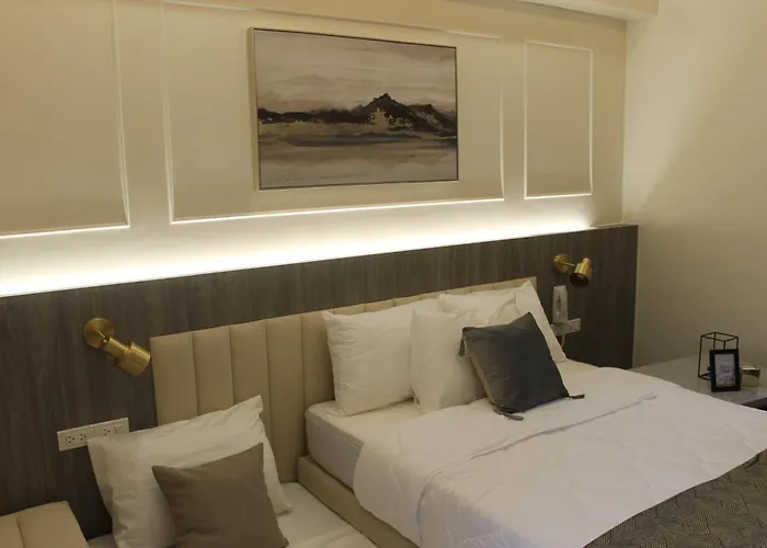 Apartment Compact Near Ayala W Wifi Balcony